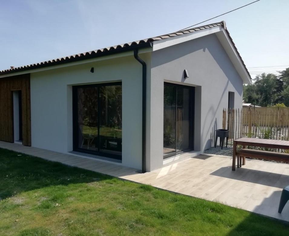 Charmante Maison Neuve Au Lac D'Уртен Екстериор снимка
