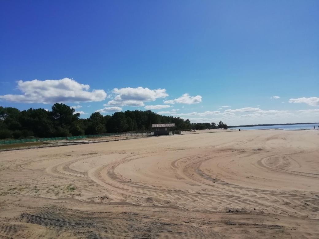 Charmante Maison Neuve Au Lac D'Уртен Екстериор снимка